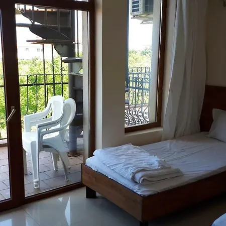 Green Hills Apartment *